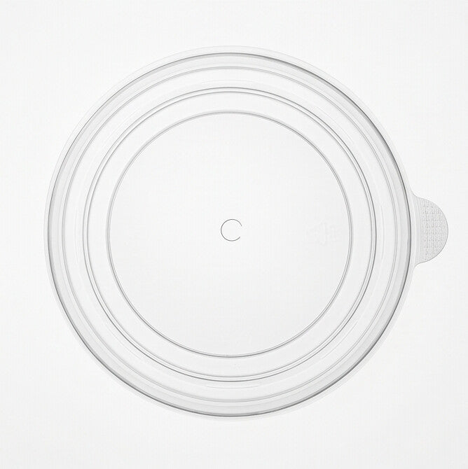 Clear PP soup bowl lid 140mm viewed from directly above, showing the concentric stepped top, central vent and side pull tab.
